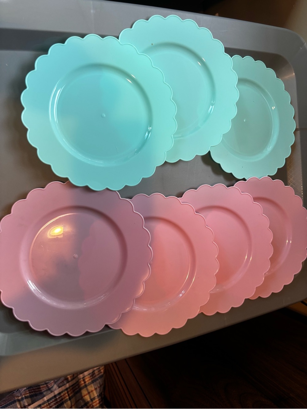 Pastel Pink and Mint Scalloped Plastic Dinner Plates - Set of 7